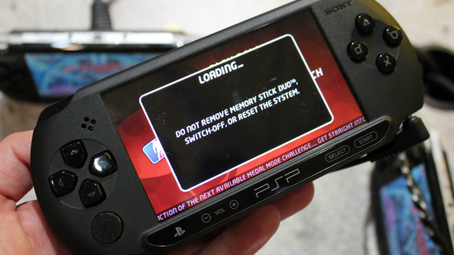 Загрузка игры, скачанной бесплатно из интернета, на  прошитой Sony PSP